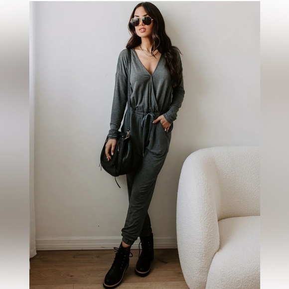 NWT Vici Colette Pocketed Drawstring Jumpsuit Size L - Picture 1 of 8